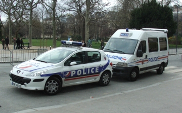 Merényletek Párizsban - Vegyvédelmi eszközök tűntek el egy párizsi közkórházból 