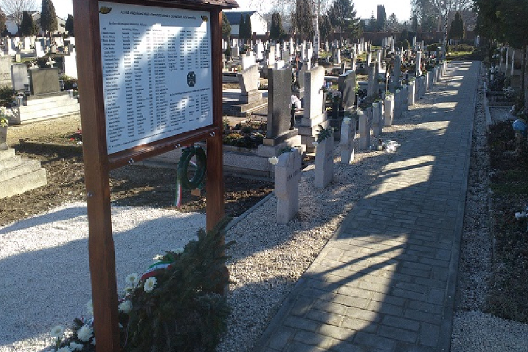 Felújítottak 19 első világháborús sírhelyet a csornai Szent Antal temetőben
