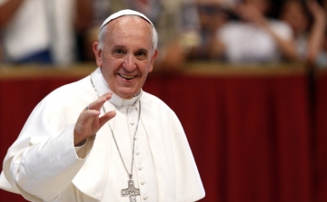 Ferenc pápa: egy nővel folytatott barátság nem bűn