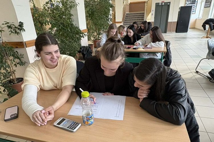 Játékos pénzügyi vetélkedő a Hunyadiban