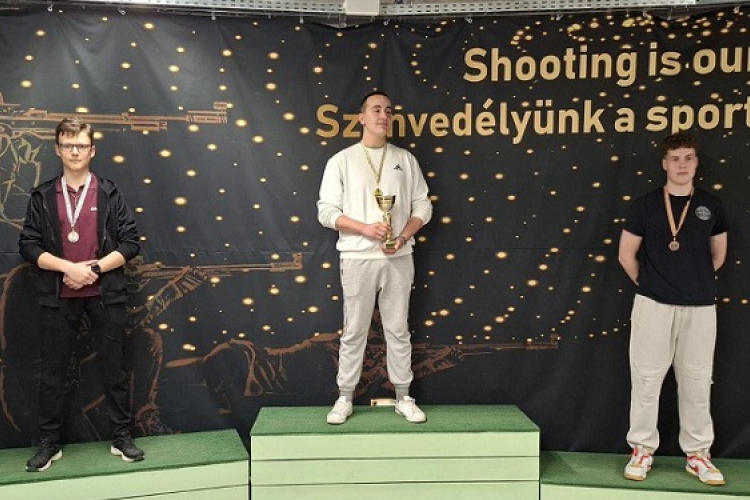 Verseny előtt megsimogatom a nézőkét