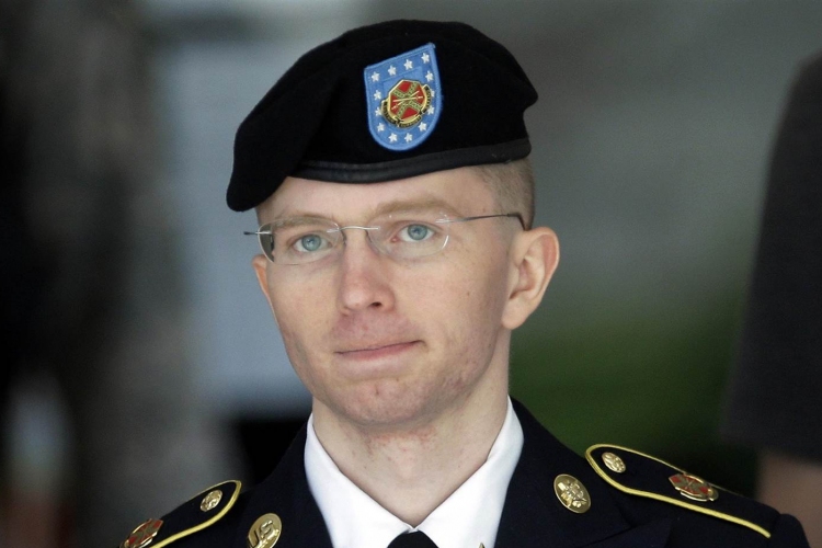 Obama kegyelmet adott a WikiLeaksnek szivárogtató Manningnek