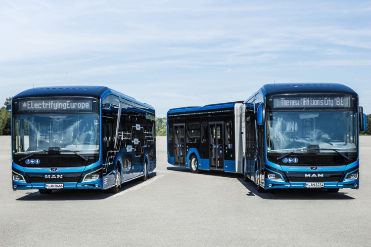 A veszprémi helyi közlekedésben áll forgalomba Magyarország első elektromos csuklós autóbusza