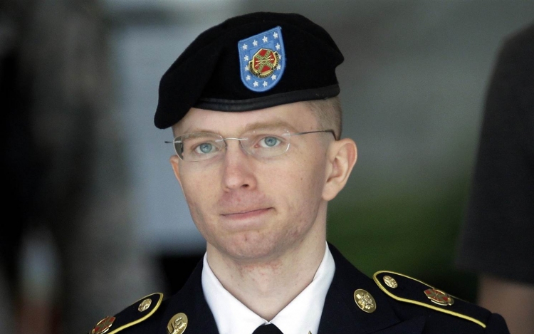 Obama kegyelmet adott a WikiLeaksnek szivárogtató Manningnek