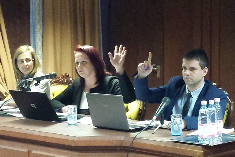 Dumaszínház vagy önkormányzat?