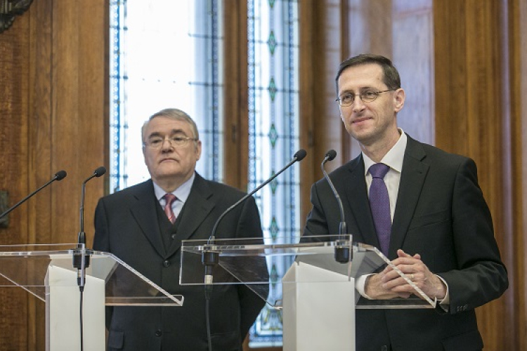 Nem EU támogatásból, hanem hitelből építik tovább az M85-t?