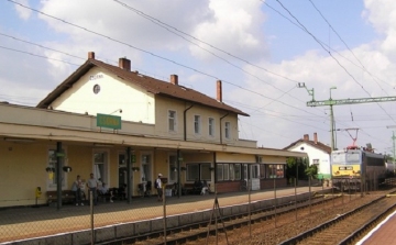 Hétfőtől két hétig vonatpótló buszok járnak Csorna és Sopron közt