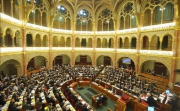 Hétfőn kezdődik a parlament őszi ülésszaka