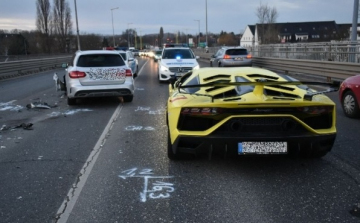 Balesetben sérült meg egy csornai fiatalember által vezetett Lamborghini Győrben