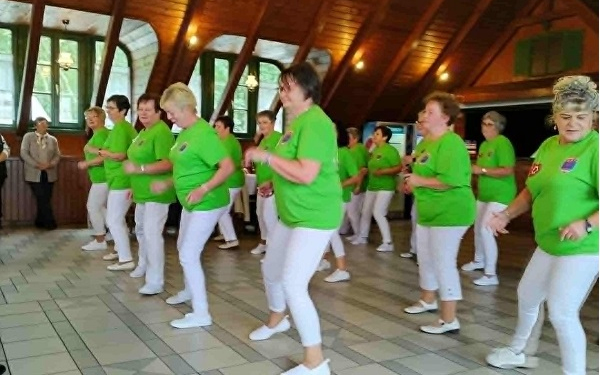 Szenior örömtánc Bősárkányban