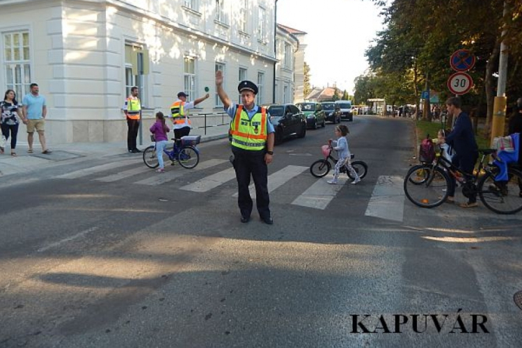 Iskolarendőrök segítik a tanévkezdést