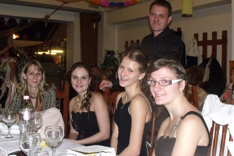 A kapuvári Pátzay iskola szülői munkaközössége bált rendezett