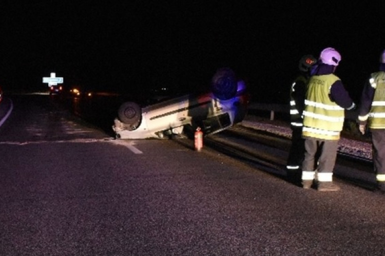 A Bezi külterületén történt balesetben a 47 éves kónyi sofőr megsérült