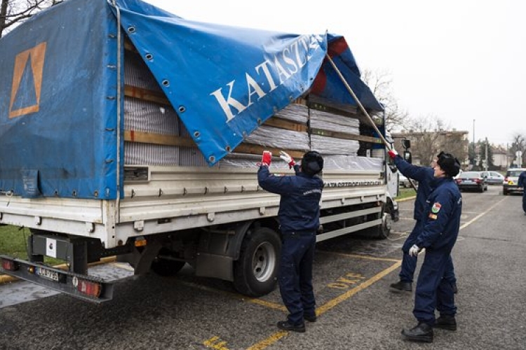 Segélyszállítmányt indított a katasztrófavédelem a földrengés sújtotta Horvátországba