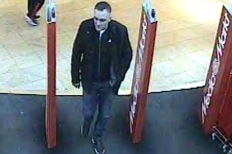 Laptopot loptak egy győri üzletből