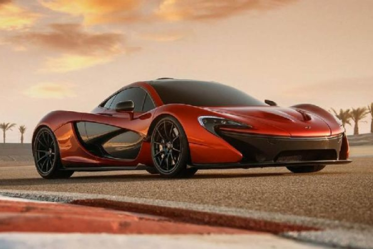 Ívek diadala – galérián tündököl a McLaren P1