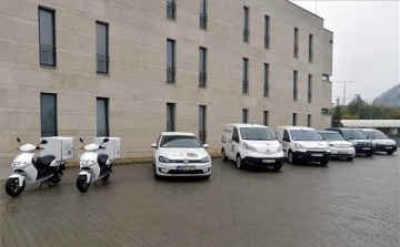 Elektromos autókat tesztel a Magyar Posta