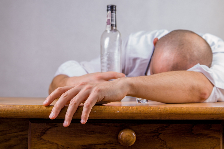 A rendszeres alkoholfogyasztók fogékonyabbak lehetnek más függőségekre is