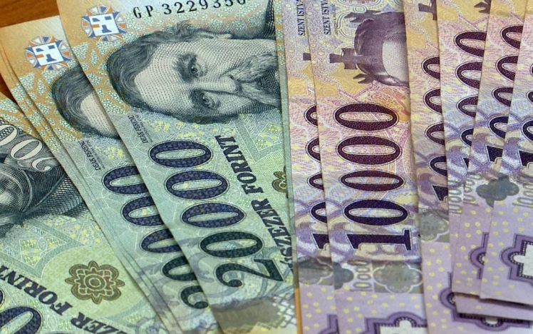 KSH: 528 000 forint volt a januári bruttó átlagkereset