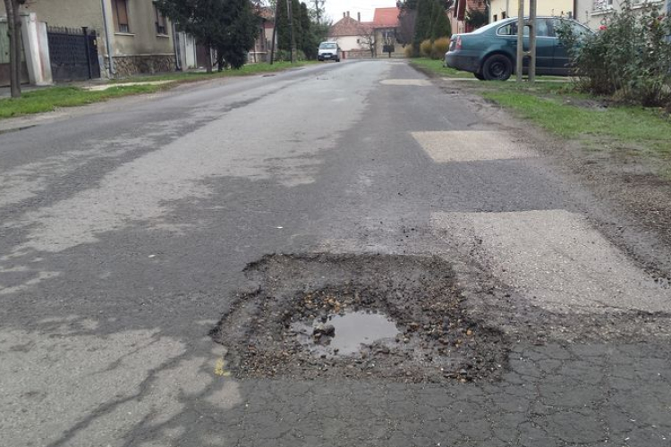 Kátyúzás, ahogy Csornán csinálják