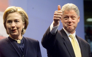 Bill Clintont kicsapongásai miatt HIV-tesztre küldte a felesége egy új könyv szerint