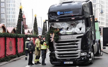 A fedélzeti számítógép állította meg a tömegbe hajtó kamiont Berlinben