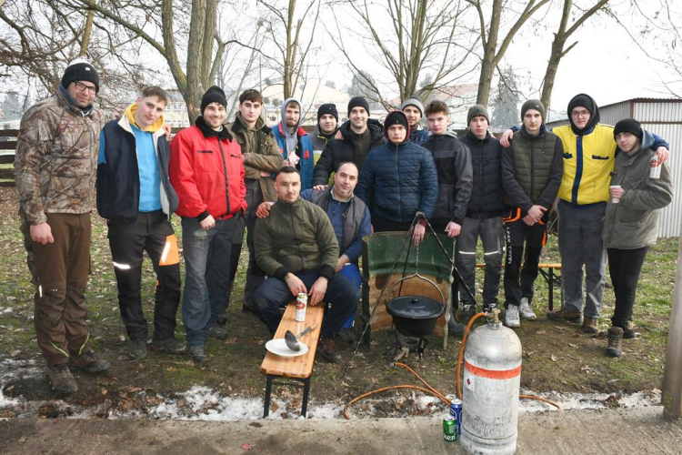 Sertést vágtak a Szany SE. labdarúgói.