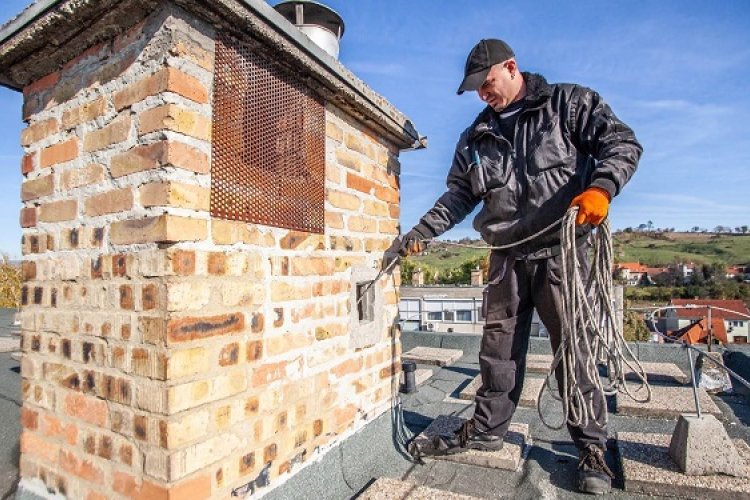 Eldugult kémények izzottak be két faluban is