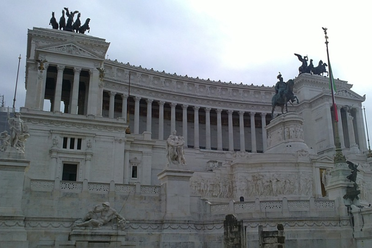 Az olaszok többsége elfogadja az új római kormány programját