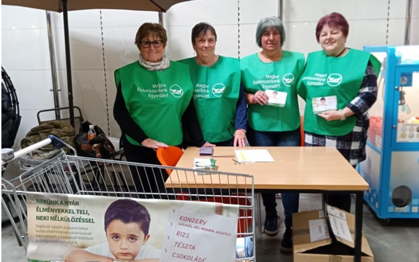 Élelmiszert gyűjtöttek a győrsövényházi vöröskeresztesek
