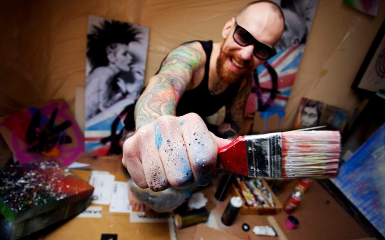 Rábacsanakról indult a világjáró tetováló- és festőművész