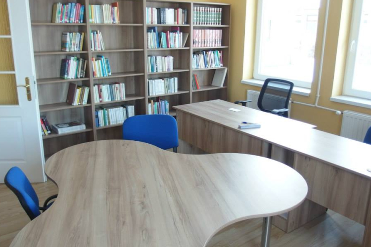 Belül is megújult a könyvtár Kónyban