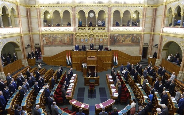 Az államfő által visszaküldött javaslatról szavaz újra a parlament
