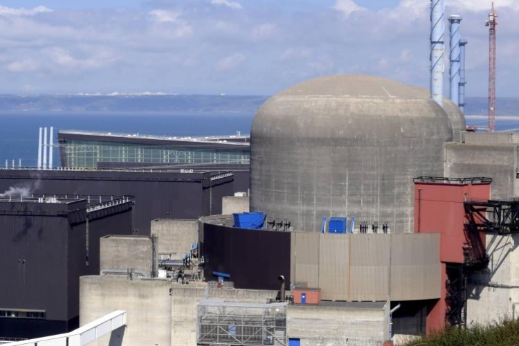 Robbanás egy franciaországi atomerőműben
