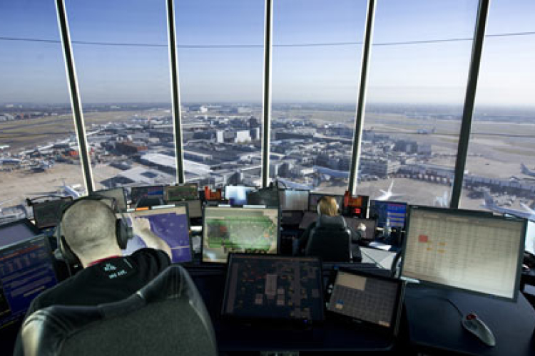 Lezuhant egy kisgép egy amerikai nemzetközi repülőtéren, órákig senki sem vette észre