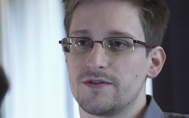 Titkos adatgyűjtés - Snowden: \