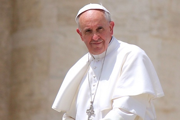 Ferenc pápa: a templomokban az óvintézkedések betartásával védjék a hívőket 