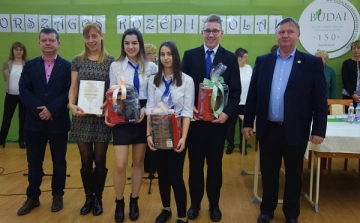 Országos pedagógiai tanulmányi csapatversenyt nyertek a csornai Hunyadi diákjai