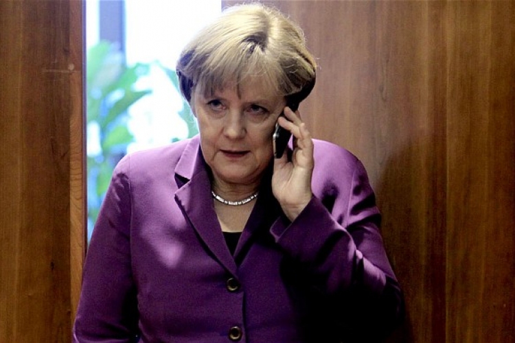 Illegális bevándorlás - Telefonbeszélgetés Angela Merkel és Orbán Viktor között
