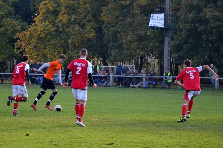 Szany-Vitnyéd 6:2 (2:2) soproni csoport, megyi II. o. bajnoki labdarúgó mérkőzés.