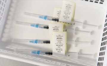 A madridi tartomány vakcina hiányában felfüggeszti az első dózis beadását