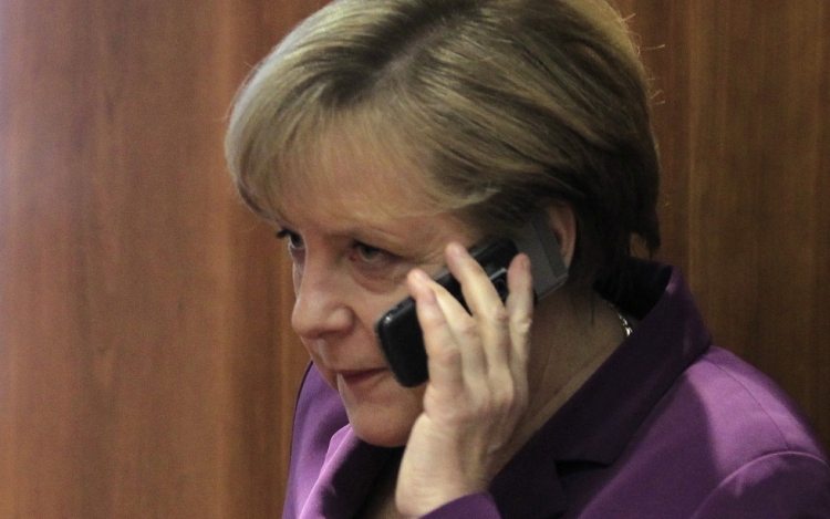 Titkos adatgyűjtés - Merkel: súlyosan megrendült a bizalom