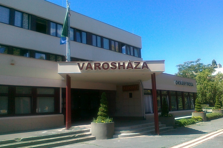 A csornai önkormányzat a saját járványügyi szabályait sem tartja be