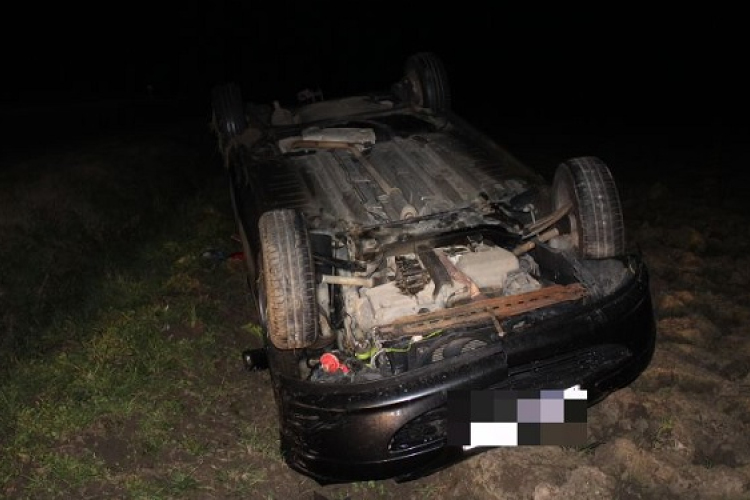 Árokba borult egy személygépkocsi Rábakecöl térségében