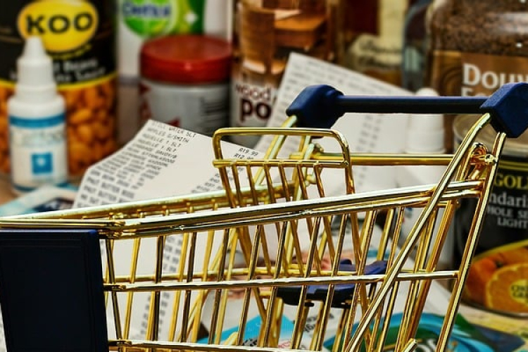 Már az ételen is spórolnak a magyarok