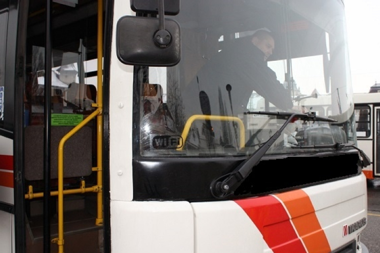 Már működik az új buszmegálló Kapuváron az ipari parknál