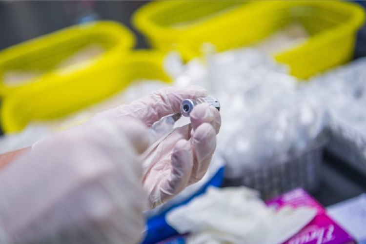 Az EU 200 millió adag oltóanyagot ajánl fel a rászoruló országoknak