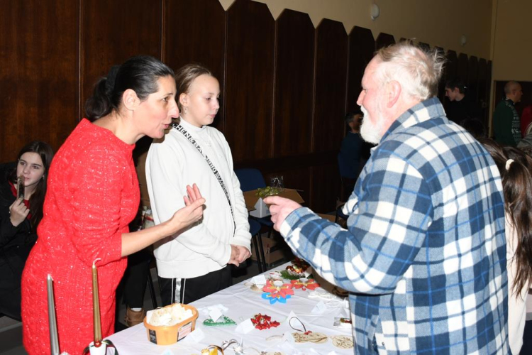 Iskolai adventi vásár a Szent Anna Katolikus Általános Iskola és Óvodában, Szanyban.