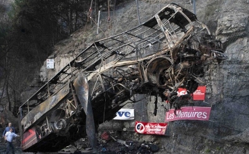 Több mint negyven halottja van egy buszbalesetnek Franciaországban