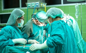 Kásler Miklós elrendelte az egynapos sebészeti ellátások felfüggesztését